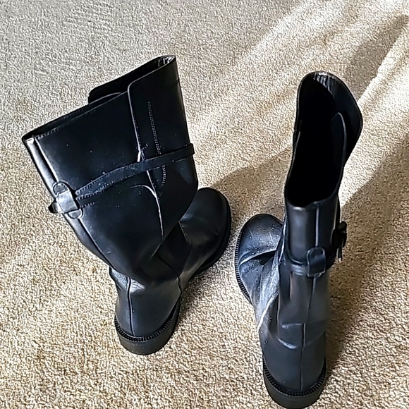 Boots - Picture 3 of 7